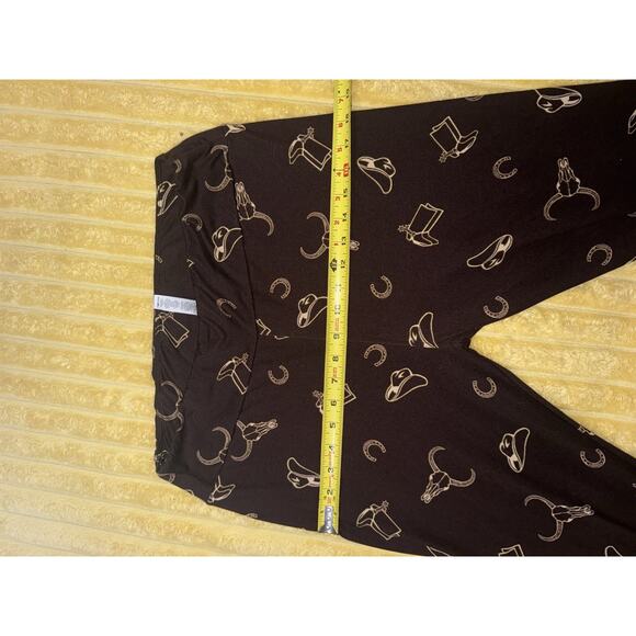 Women’s Brown Western Boots Cattle Horseshoe, Cowboy Hat LuluRoe Leggings Tc - Picture 9 of 10